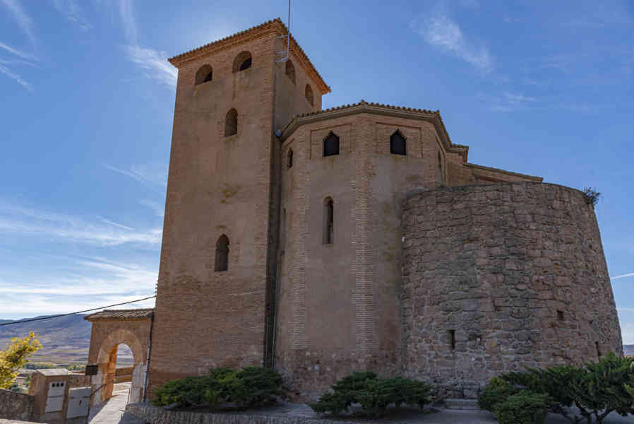 Zaragoza - Cervera de la Cañada 05 - iglesia de Santa Tecla.jpg